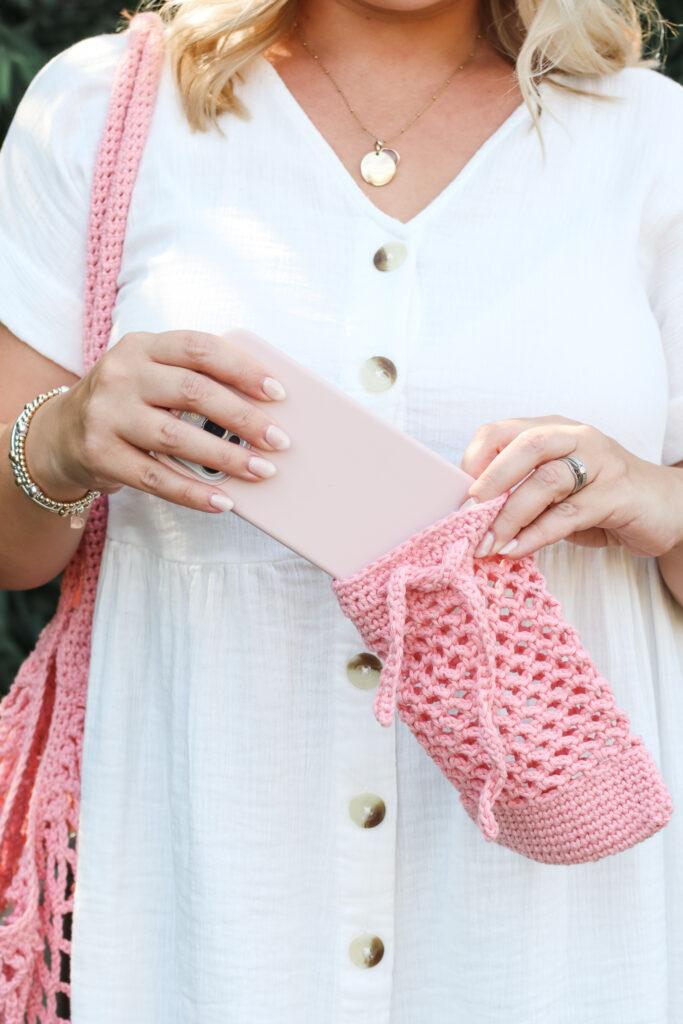 pink crochet phone pouch 